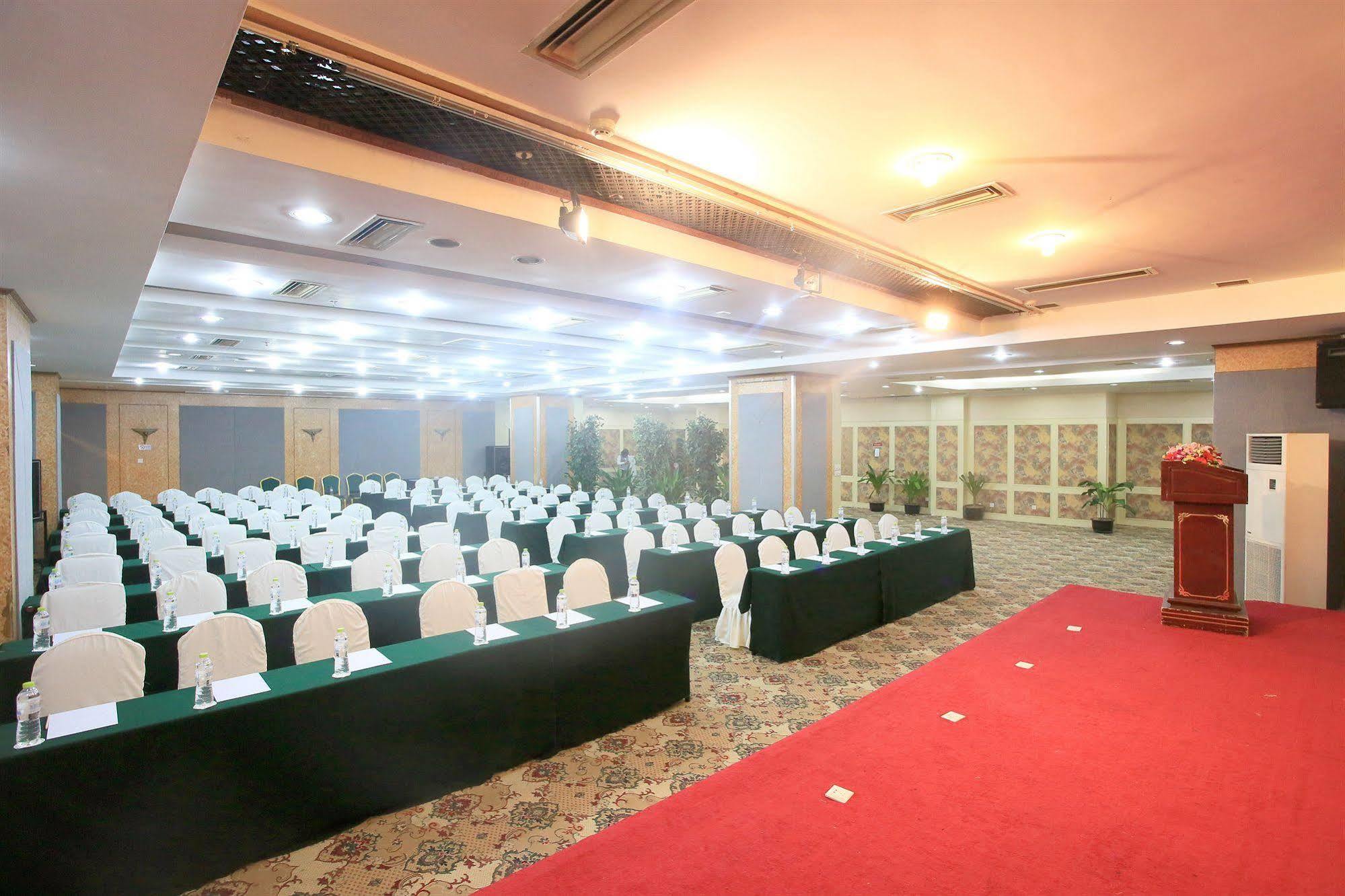 Garden City Hotel Chengdu Bagian luar foto